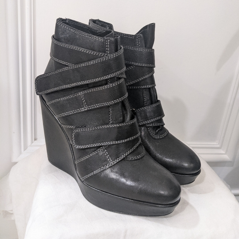 NWOT leather boots by Stuart Weitzman